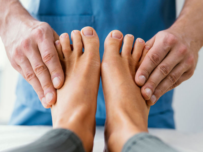 Afecciones asociadas a los pies cavos